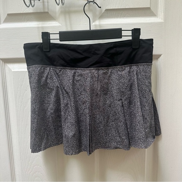 lululemon athletica Pants - Lululemon Black Gray Smooth Stride Skirt Skort 8 tennis athletic